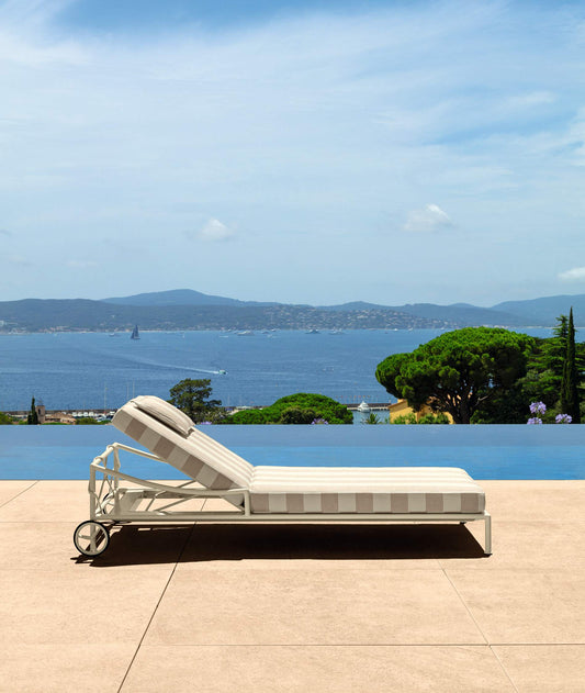 Capri Outdoor Lounger by Talenti