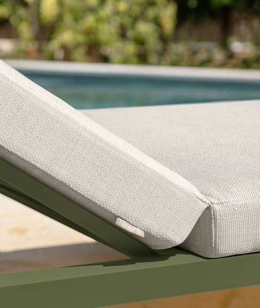 Cleo Soft Alu Lettino cuscino Talenti verde bianco relax villa piscina design