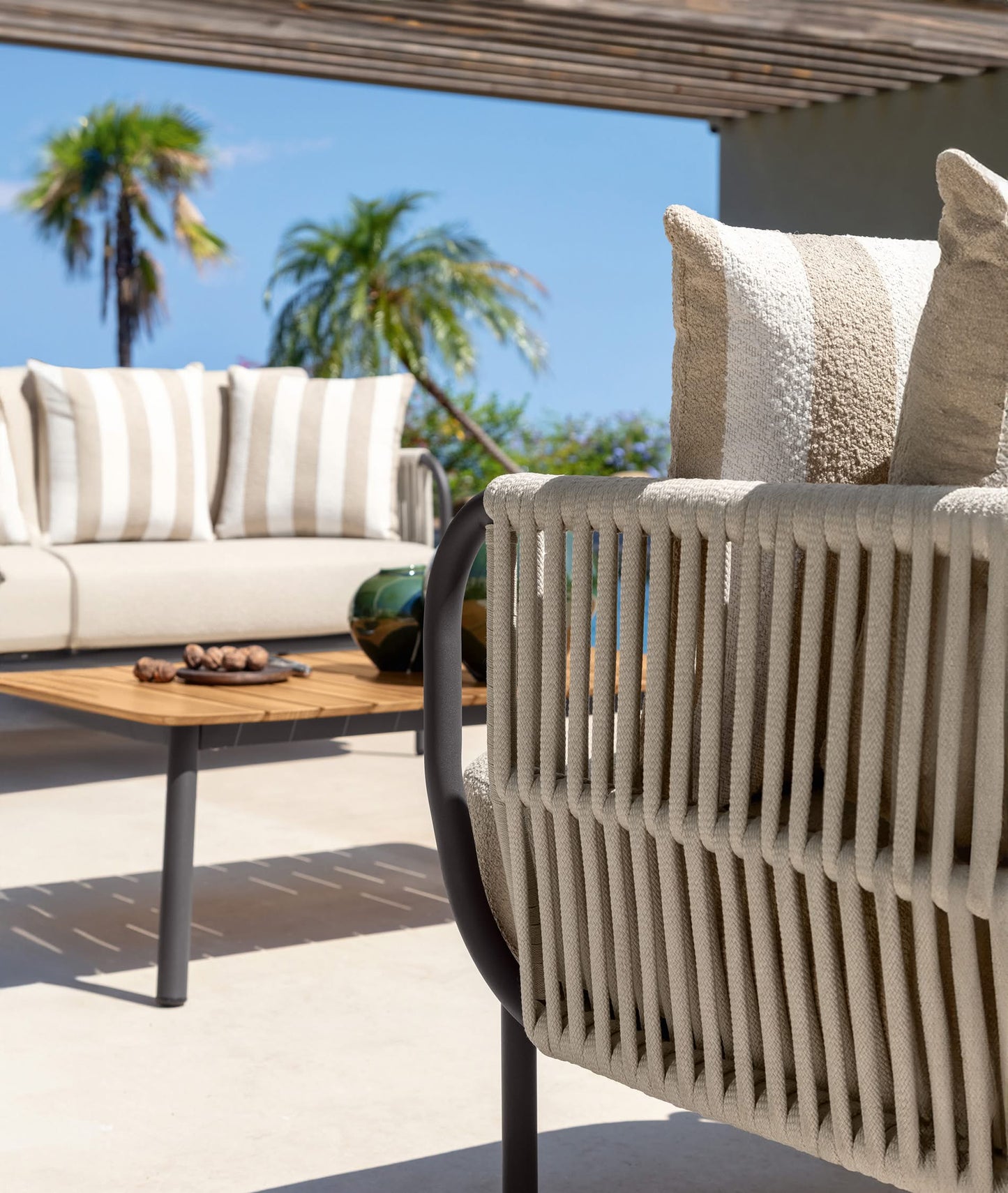 Talenti Plum outdoor sofa set (1 sofa + 2 armchairs + 1 coffee table)