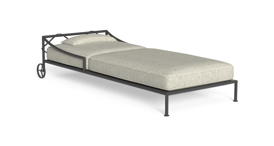 Capri Outdoor Lounger by Talenti 