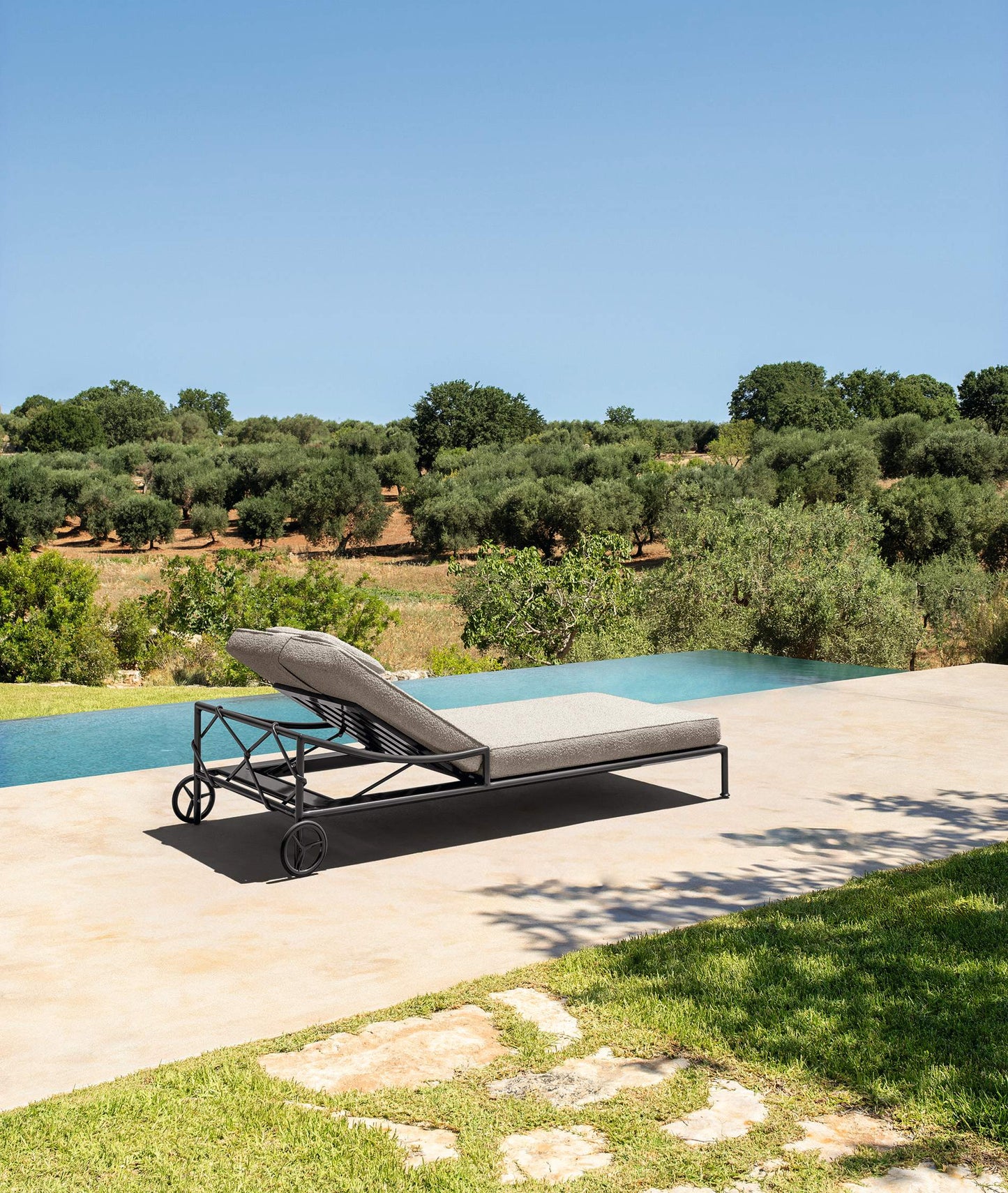 Capri Outdoor Lounger by Talenti 