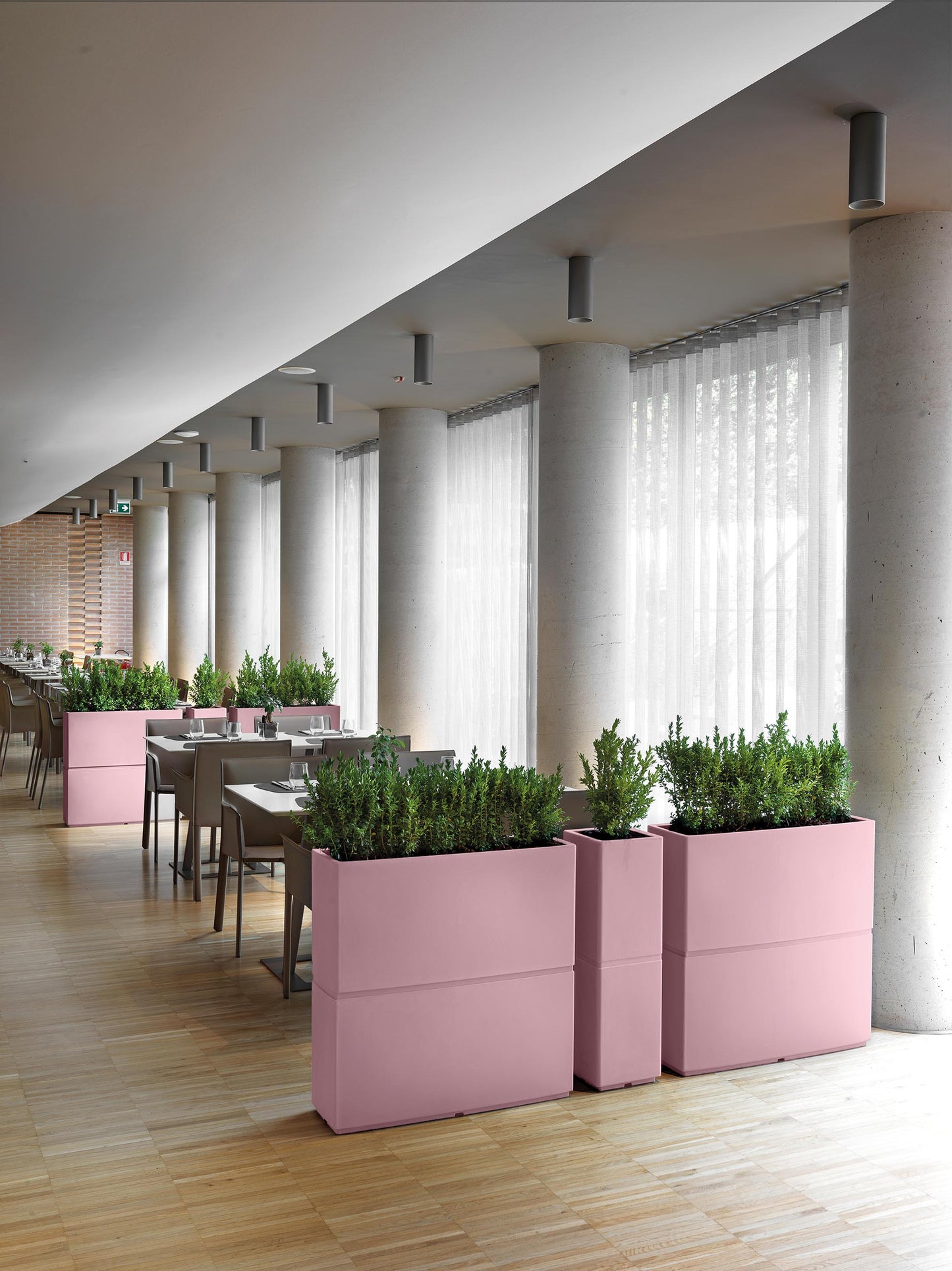 Lyxo outdoor column planter 