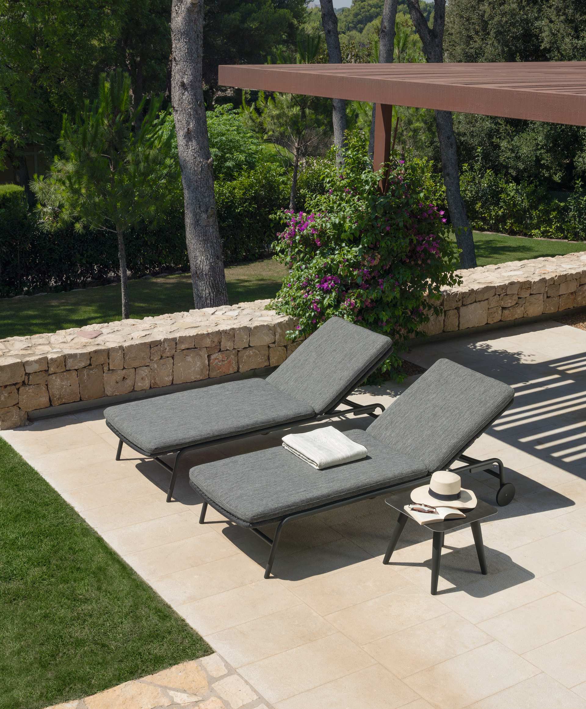 Moon Alu lettino tavolino piscina Talenti antracite nero Genco Outdoor