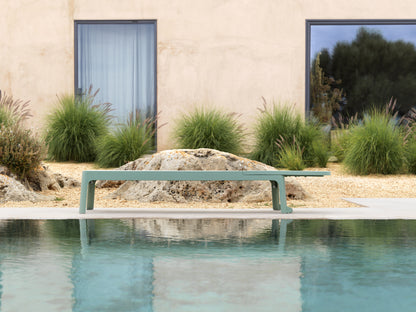 Lettino Plano in resina Nardi Menta mandorla genco outdoor piano design bordo piscina